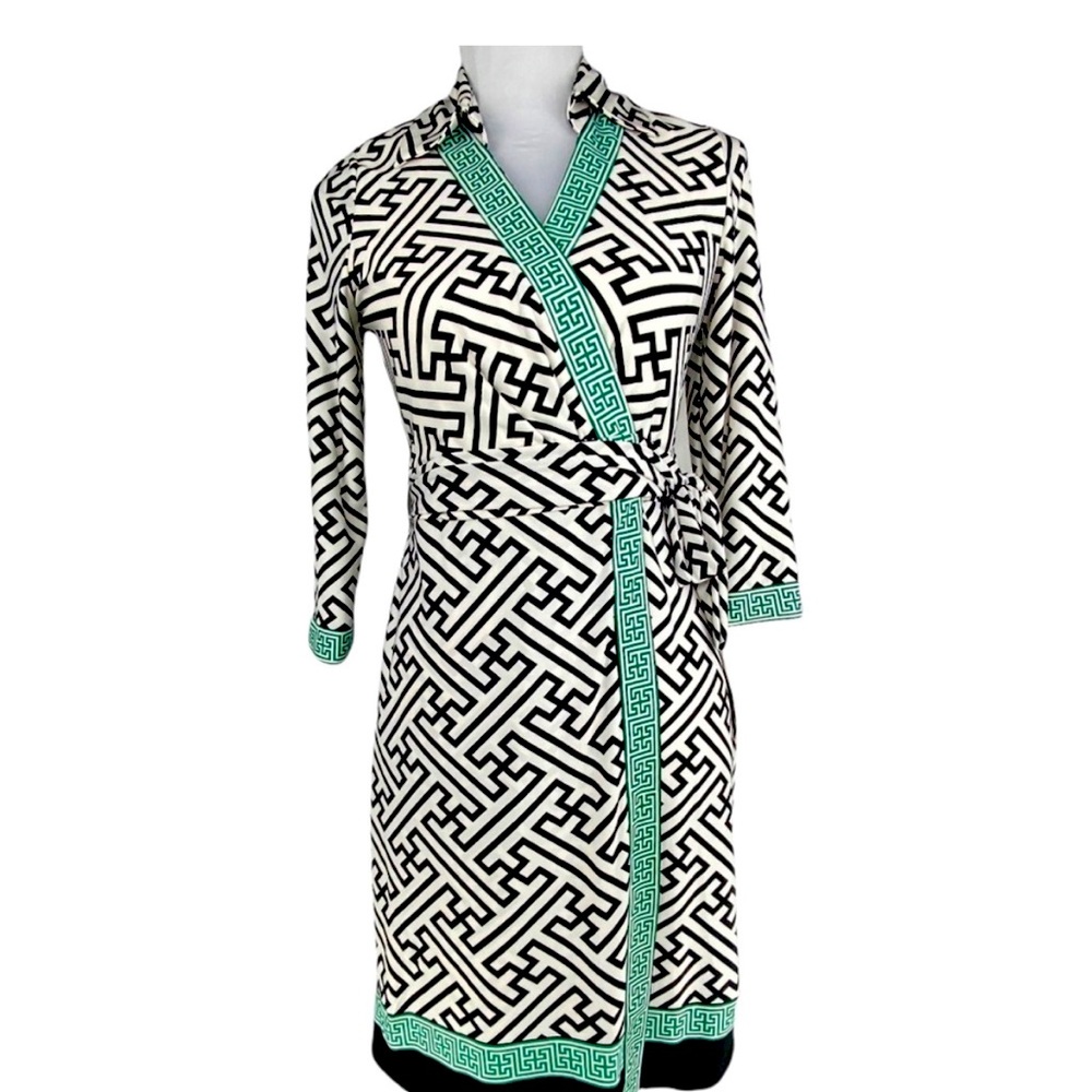 Sandra Darren Wrap 👗 Dress